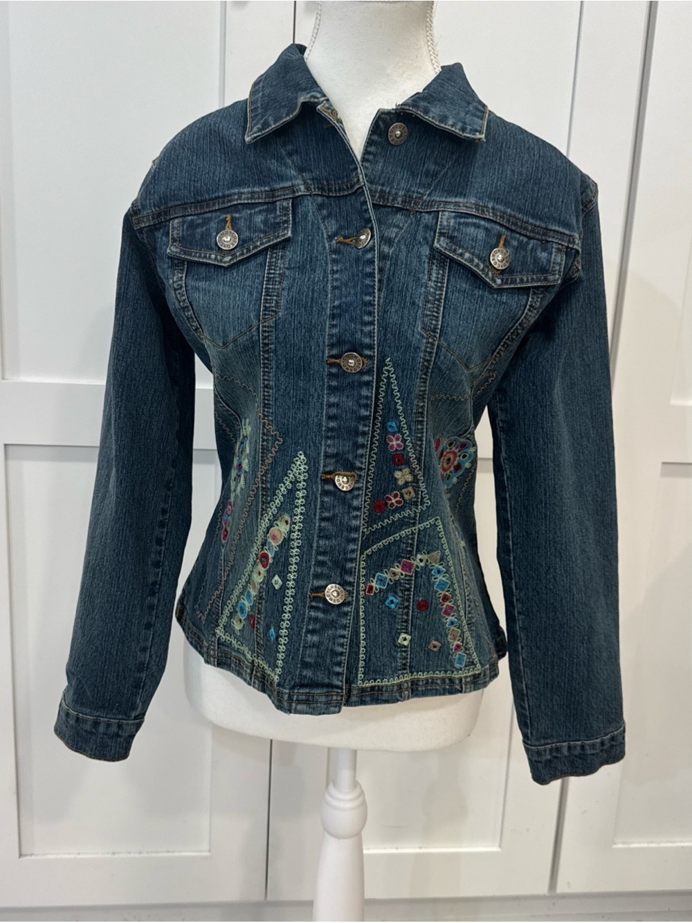 Cosmopolitan Jeanswear Embroidered Dark Blue Denim Jacket - Women Small Artsy